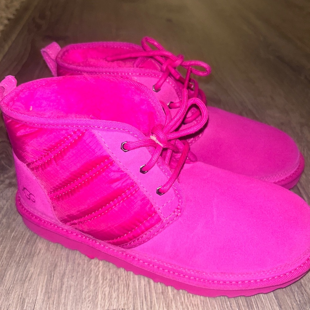 UGG size 6 women’s Neumel Hot Pink Wool Lining